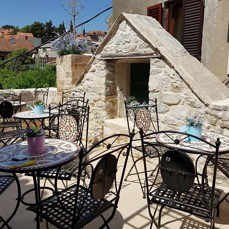Villa Nautica Stone House Split Exterior photo