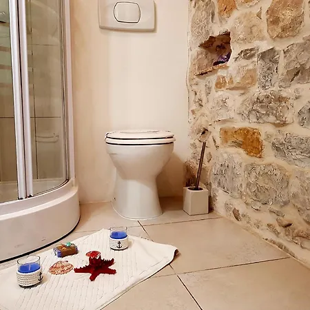 Villa Nautica Stone House Split Room photo