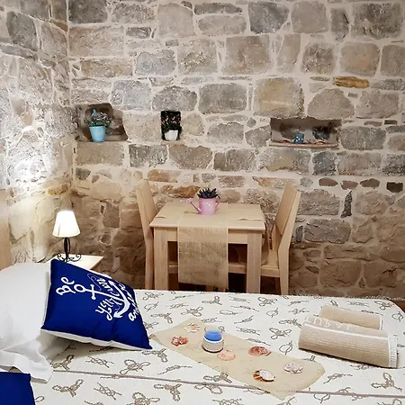 Villa Nautica Stone House Split Room photo